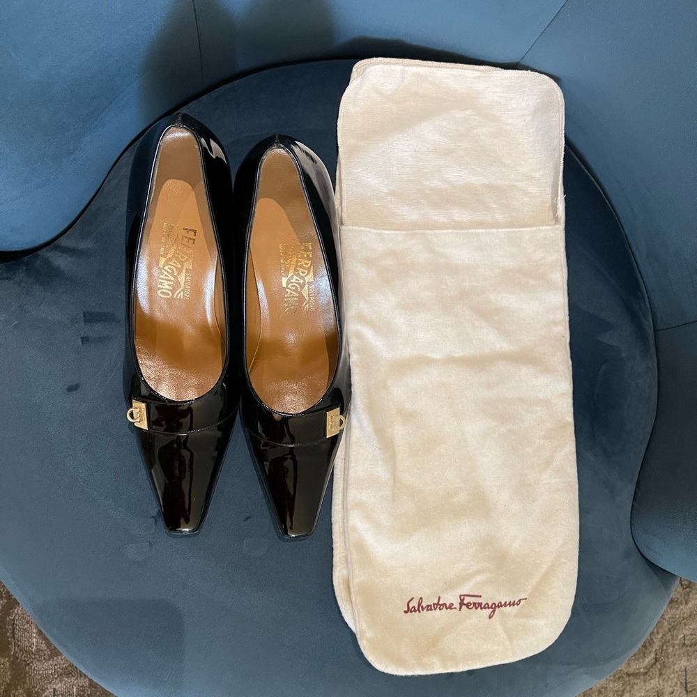 Authentic NWT Salvatore Ferragamo patent leather pump